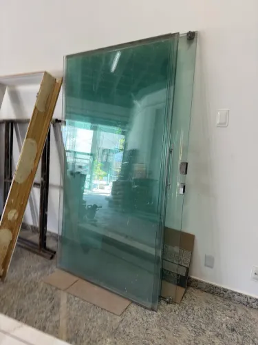 40m2 de vidros (placas de 1x2,20)