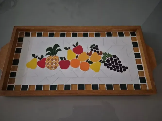 Bandeja em MDF com mosaico 33 x 18 cm