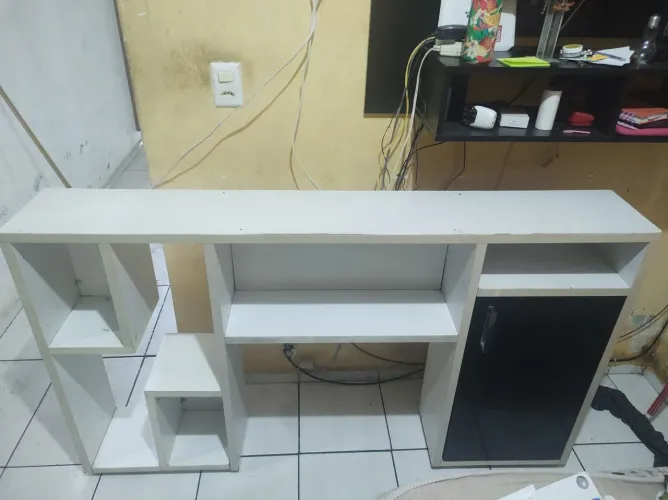 Rack para TV / Escrivaninha Multifuncional com Nichos e Armário