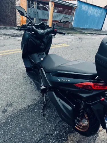 Vendo XMAX 250 2024 Único Dono na garode fábrica ainda