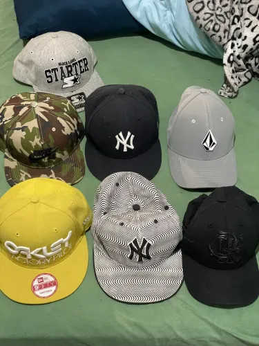 Boné fechado e snapback originais