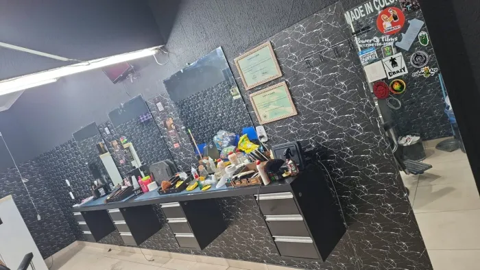Bancada pra barbearia e espelho 