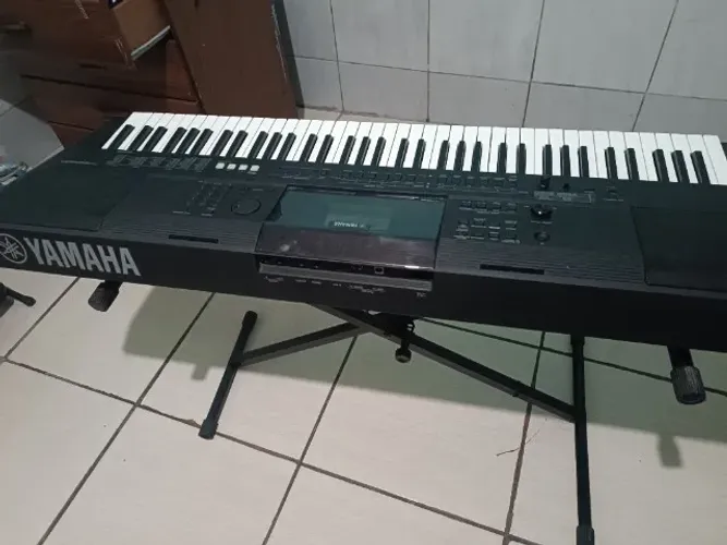 Yamaha PSR EW 400...76 teclas