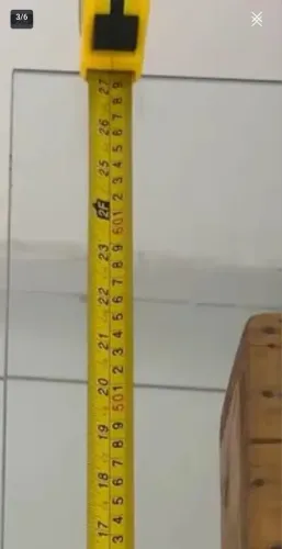 Mesa de vidro acompanha duas cadeiras