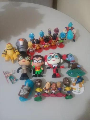 Lote de 24 unidades brinquedos variados pra colecionadores