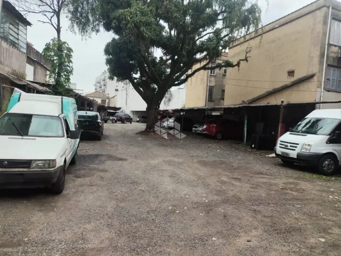 Terreno à venda no Bairro Floresta em Porto Alegre