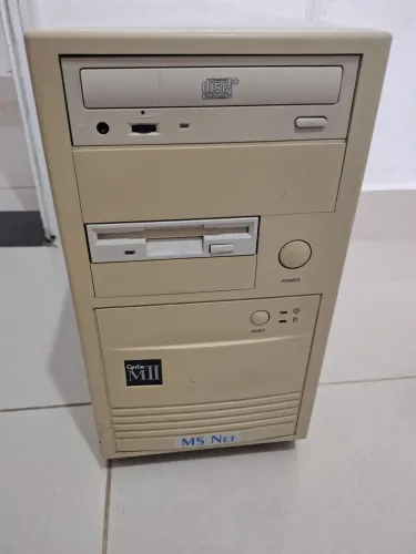 CPU antigo Retro Windows 98 Cyrix II 6x86 32MB ram HD 3.2GB