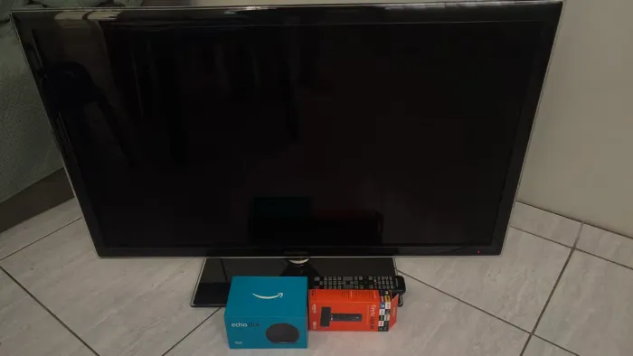 Tv Samsumg 40? + Fire tv 4K + Alexa Echo Dot 4