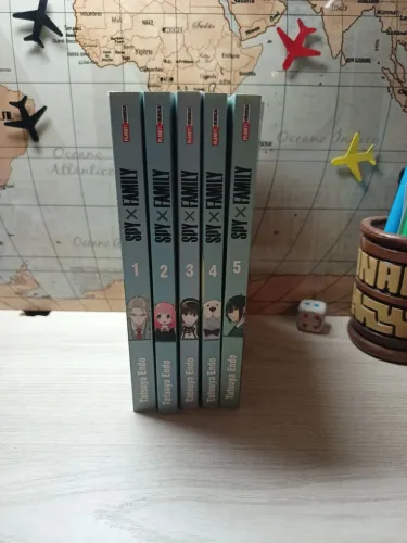 Spy Family Manga volumes 1,2,3,4,5 em perfeitas condições. (Vendo separadamente)