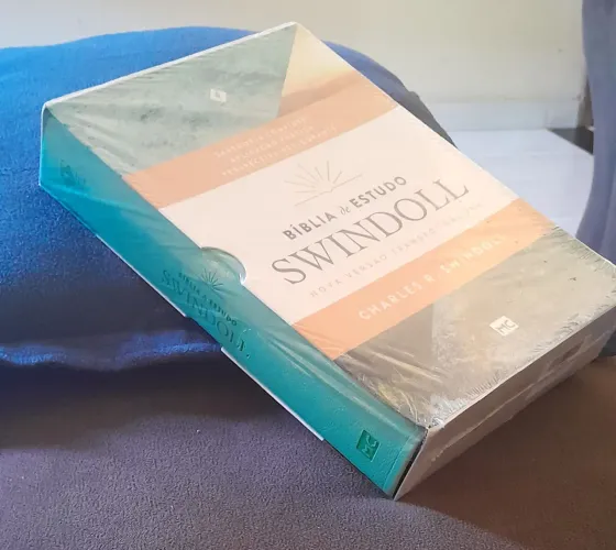 Bíblia de estudo Swindol aqua (Nova e lacrada)