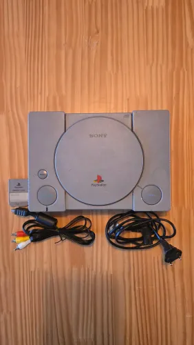Console PlayStation One FAT + Cabos + Memory Card