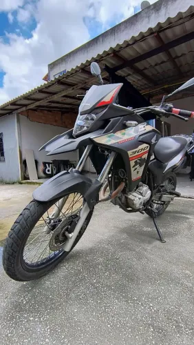 Xre 300 ano 2023