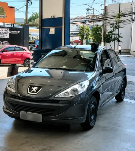 Peugeot 207 XR 1.4 Flex 8V 5P 2011