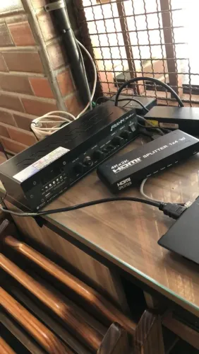 Vendo sistema de som ambiente com Spliter + Amplificador + 4 alto-falantes