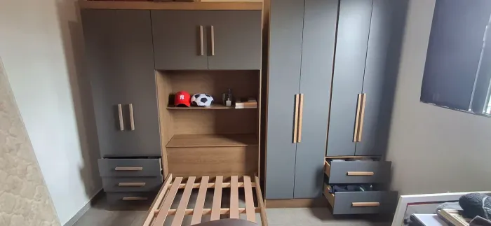 Guarda roupa solteiro com cama