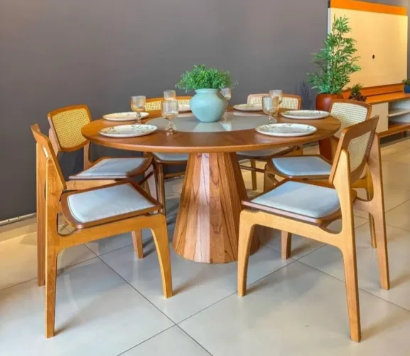 Mesa de jantar madeira macica com proto giratório embutido