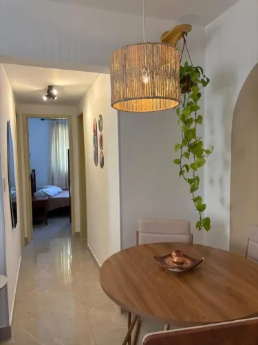 Apartamento 3 Quartos com Suíte, Reformado e a 7 Minutos da Praia do Forte