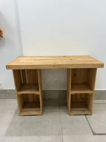 Mesa pallet com divisórias