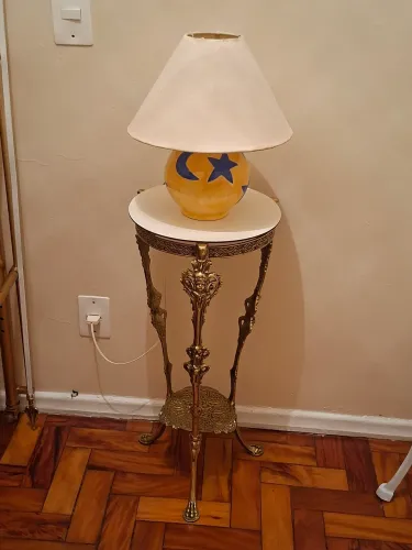 Mesa de metal fundido Antiga