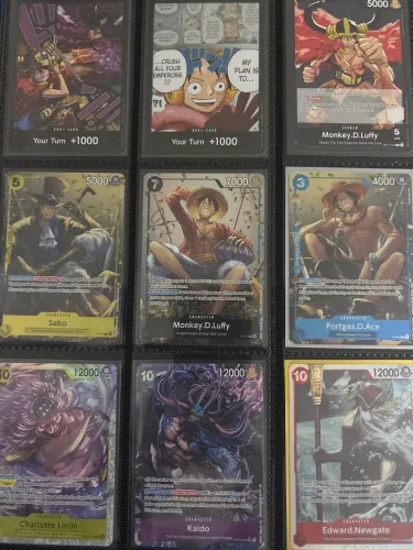 10 cartas super raras de One piece e mais 200 cartas comuns