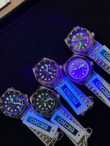 Relógio Estilo Seiko 5 Sports GMT em Aço Inoxidável 904L