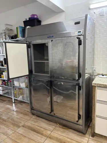 GELADEIRA INDUSTRIAL SULFORTE 4 PORTAS - FUNCIONANDO PERFEITAMENTE