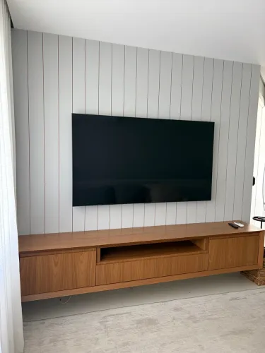 Rack (vendido sem o painel) 235cm (largura) x 39cm (profundidade) x 40cm (altura)