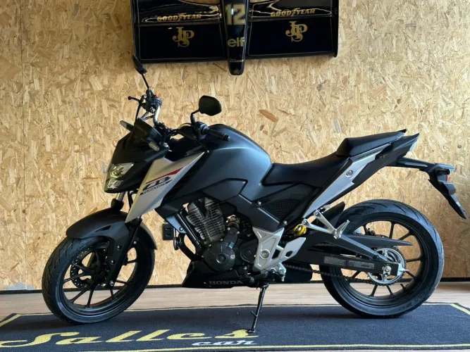 Cb 300 twister f 2026
