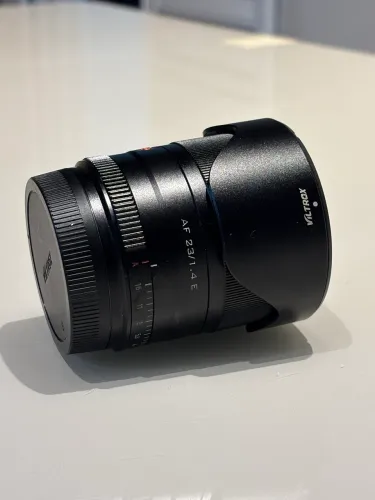 Lente Viltrox 23mm f/1.4 AF Sony E-Mount APS-C (Impecável)