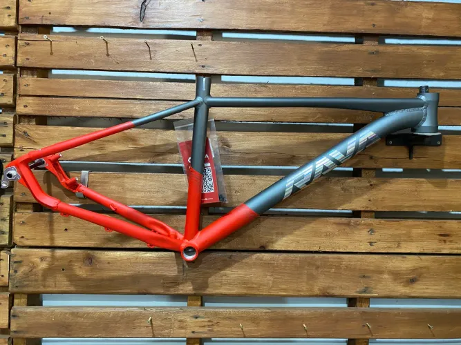 Quadro alumínio 29 Rava Nazca Boost. 17 Cinza/vermelho Fosco Cor Cinza-escuro/vermelho
