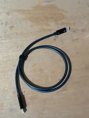Cabo USBC Thunderbolt 4 (1 metro)