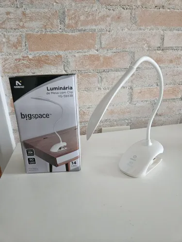 Luminária de Mesa articulável com Clip (Nova)