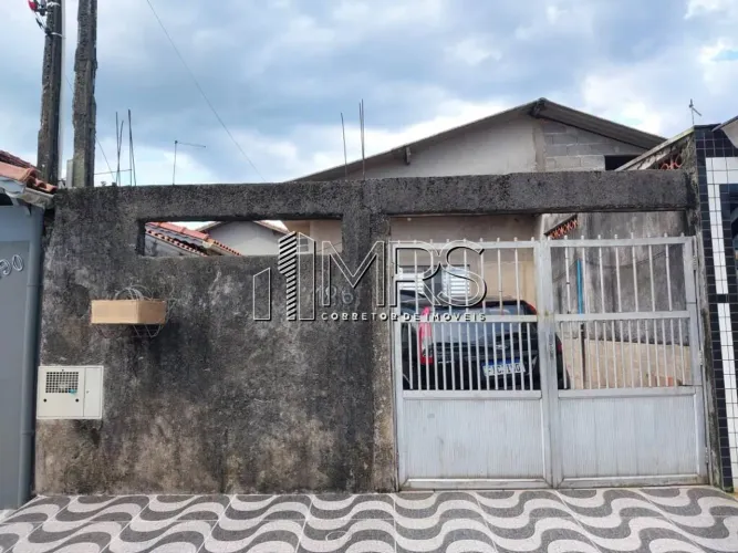 Espaçosa Casa Geminada 2 Quartos à Venda em Princesa, Praia Grande