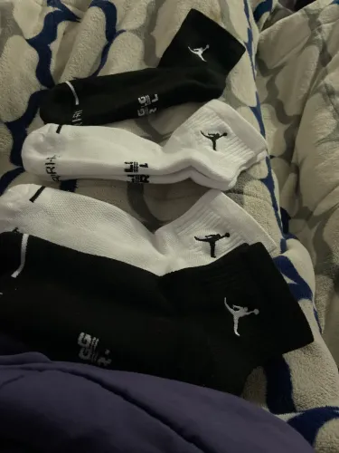 Meias da adidas e Nike 