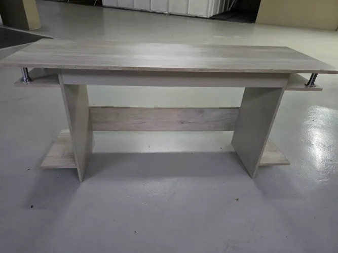 Mesa de computador em mdf branco gelo