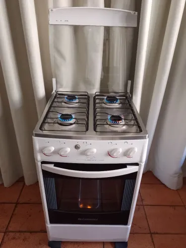 Fogão 04 bocas acendimento elétrico, marca continental, no precinho pra vender rápido 