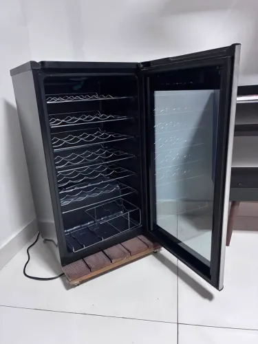 Adega Climatizada Eletrolux 34 garrafas