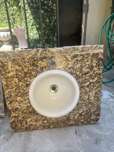 Bancada de granito com pia para banheiro