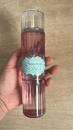 Body splash Bath and body works Sweetest Song