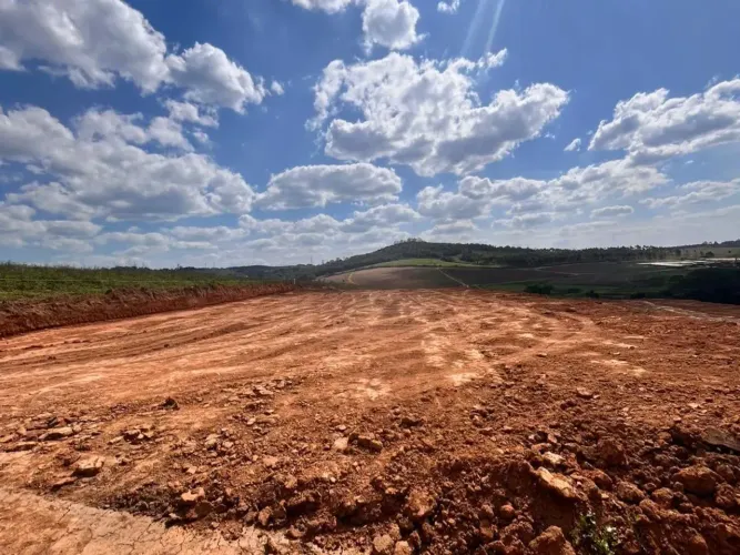 Viva cercado de verde e tranquilidade