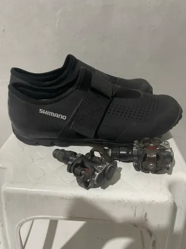 Sapatilha shimano com pedal