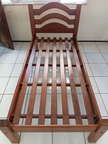 CAMA SOLTEIRO MADEIRA MACIÇA NOVÍSSIMA!!