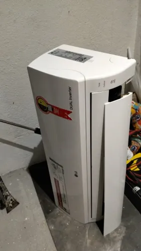 Evaporadora ar condicionado LG dual inverter 9 mil btus.