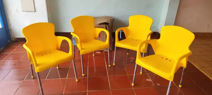 4 Poltronas Cromo Colors Novas sem uso