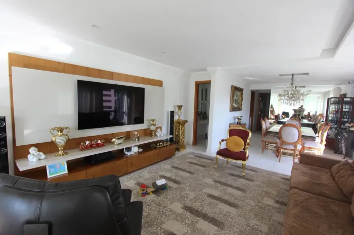 Apartamento para venda tem 168 metros quadrados com 4 quartos