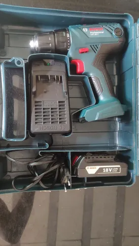 Furadeira a bateria da Bosch, modelo GSR 180-LI Professional.