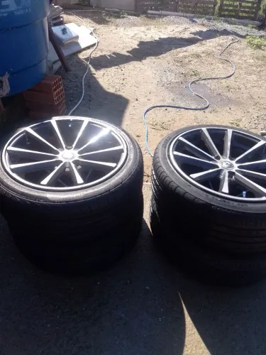 Vendo rodas magnésio 17 5 furos com pneus semi novos 205x 45x17 