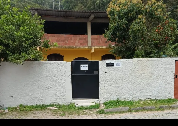 Casa de 3 quartos para alugar no Contorno- Petrópolis