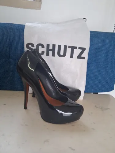 Sandálias Schutz