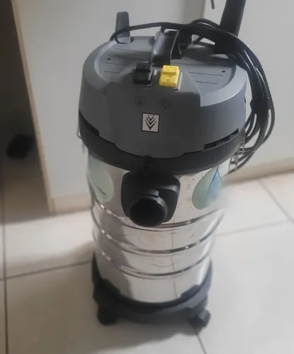 Vendo Extratora Karcher puzzy 4/30
